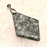 遠野石 角閃石 かくせんせき 菱型ペンダントトップ 証明書付 5.0g  (ID:69512)