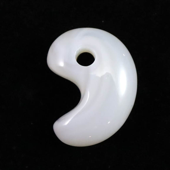 北海道 花石メノウ 瑪瑙 20mm勾玉 ディレクトリカード付 3.29g (ID:69582)