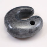 糸魚川翡翠  ヒスイ 黒 30mm飛龍勾玉 ディレクトリカード付 15.6g (ID:69584)