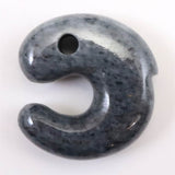 糸魚川翡翠  ヒスイ 黒 30mm飛龍勾玉 ディレクトリカード付 15.6g (ID:69584)