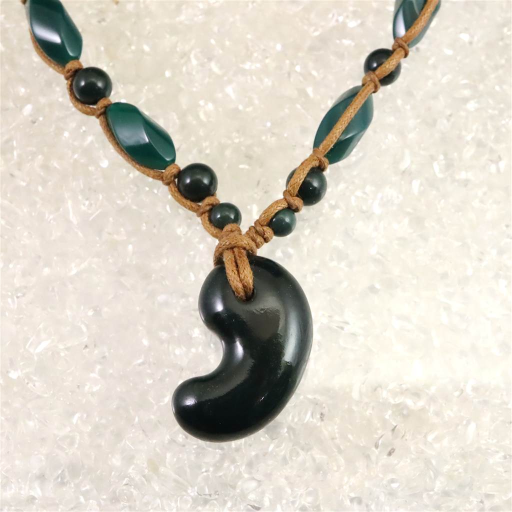 福島県裏半田鉱山産 アメジスト 紫水晶 30mm勾玉 根付&端材付 (ID