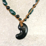 出雲碧玉 出雲石 SA 36mm勾玉 ビーズ ネックレス　ディレクトリカード付 40.79g (ID:70991)