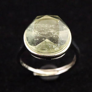 リビアンデザートグラス 12mmヘキサゴンカット リング  2.7g  (ID:71844)