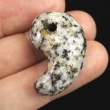 京都府産　鞍馬石 30mm勾玉 証明書付 9.6g　 (ID:72193)