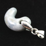 糸魚川翡翠  ヒスイ 小滝産 薄青 19mm勾玉 ペンダントトップ ディレクトリカード付 3.2g (ID:72771)