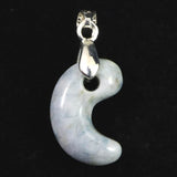 糸魚川翡翠  ヒスイ 小滝産 薄青 19mm勾玉 ペンダントトップ ディレクトリカード付 3.2g (ID:72771)