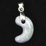 糸魚川翡翠  ヒスイ 小滝産 薄青 19mm勾玉 ペンダントトップ ディレクトリカード付 3.2g (ID:72771)