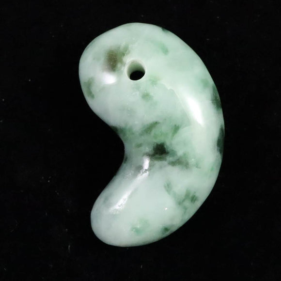 糸魚川翡翠  ヒスイ 小滝産 薄緑 31mm勾玉 ディレクトリカード付 11.51g (ID:73092)