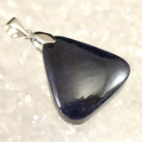 ミャンマー産 ブルーサファイア　20X19mmトライアングル ペンダントトップ 5.3g (ID:73309)