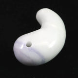 糸魚川翡翠 ラベンダー 30mm勾玉 現代の名工作 証明書付　12.6g (ID:73443)