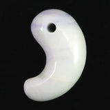 糸魚川翡翠 ラベンダー 30mm勾玉 現代の名工作 証明書付　12.6g (ID:73443)