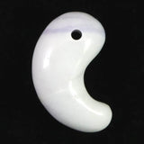 糸魚川翡翠 ラベンダー 30mm勾玉 現代の名工作 証明書付　12.6g (ID:73443)