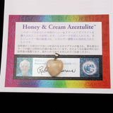H&E社 ハニー&クリームアゼツライト (AZOZEO)  15mmハートペンダントトップ 証明書付 2.3g (ID:73948)