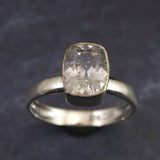 ロシア産 フェナカイト 9X7mmファセットカット リング 13.5号 (ID:74709)