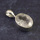 ロシア産 フェナカイト 10X7mmオーバルカット ペンダントトップ 1.5g (ID:76196)