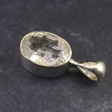 ロシア産 フェナカイト 10X7mmオーバルカット ペンダントトップ 1.5g (ID:76196)