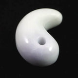 糸魚川翡翠 ラベンダー 29mm勾玉 現代の名工作 証明書付　10.9g (ID:76677)