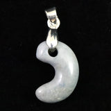 糸魚川翡翠  ヒスイ 小滝産 薄青 19mm勾玉 ペンダントトップ ディレクトリカード付 3.2g (ID:77272)