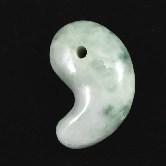 糸魚川翡翠  ヒスイ 小滝産 薄緑 31mm勾玉 ディレクトリカード付 12.22g (ID:78115)