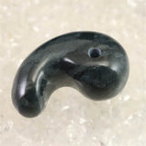 神居古潭石 （カムイ・コタン） 32mm 勾玉 証明書付 13.4g (ID:78141)