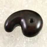 北海道産 ヴァーミリオンオブシディアン（紅十勝） 33mm勾玉 証明書付 12.3g (ID:78258)