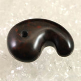 北海道産 ヴァーミリオンオブシディアン（紅十勝） 33mm勾玉 証明書付 12.3g (ID:78258)