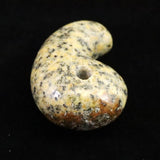 京都府産　鞍馬石 33mm勾玉 証明書付 13.8g　 (ID:78426)