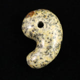 京都府産　鞍馬石 33mm勾玉 証明書付 13.8g　 (ID:78426)