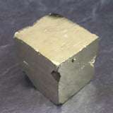 スペイン産 パイライト 黄鉄鉱  33mmキューブ 133.4g (ID:79044)