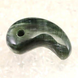 セラフィナイト クリノクロア 30mm 勾玉 8.51g (ID:79788)