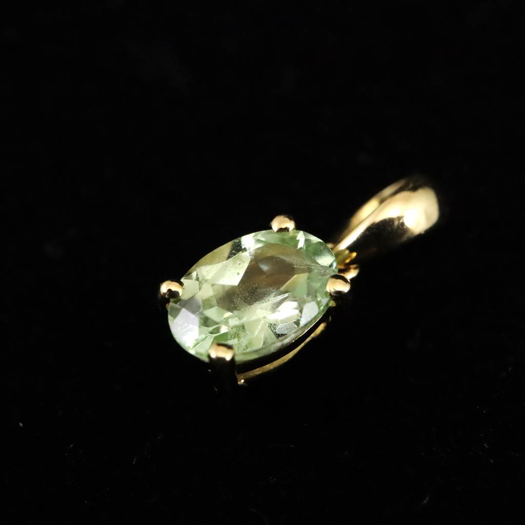 ミントガーネット 6.5mmオーバル ペンダントトップ K18YG 0.66g (ID