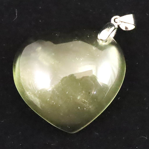 リビアンデザートグラス 28mmハートポリッシュ ペンダントトップ 9.2g  (ID:81307)