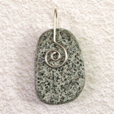 H&E社 ガーディアナイト(AZOZEO) タンブルペンダントトップ 9.3g (ID:81490)