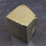 スペイン産 パイライト 黄鉄鉱  36mmキューブ 185.6g (ID:81778)