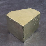 スペイン産 パイライト 黄鉄鉱  36mmキューブ 185.6g (ID:81778)