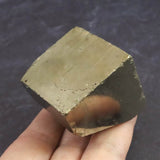 スペイン産 パイライト 黄鉄鉱  36mmキューブ 185.6g (ID:81778)