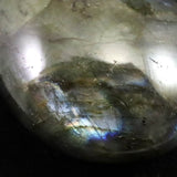 マダガスカル産 ラブラドライト 60mmパームストーン 111.4g (ID:81945)