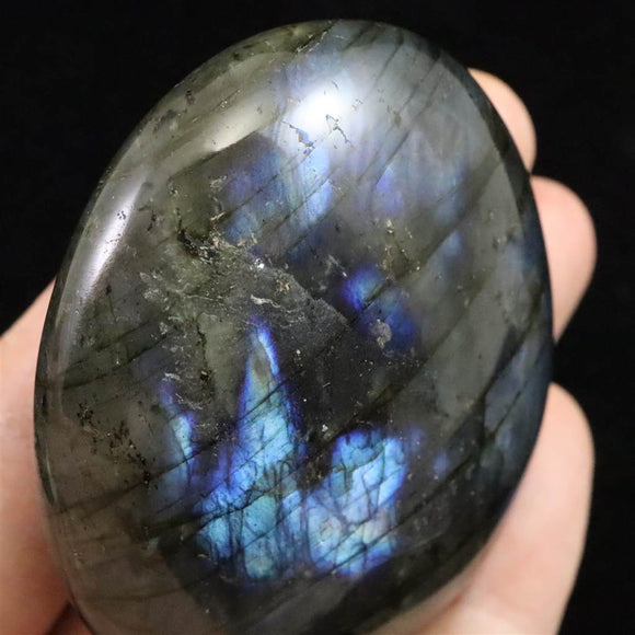 マダガスカル産 ラブラドライト 60mmパームストーン 111.4g (ID:81945)