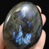 マダガスカル産 ラブラドライト 60mmパームストーン 111.4g (ID:81945)