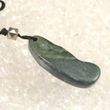 H&E社 ニュージーランド グリーンストーン タンブル コードペンンダント 8.7g (ID:82663)