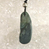 H&E社 ニュージーランド グリーンストーン タンブル コードペンンダント 8.7g (ID:82663)