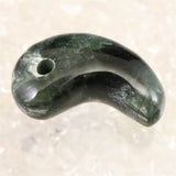 セラフィナイト クリノクロア 30mm 勾玉 8.4g (ID:82832)