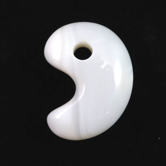 北海道 花石メノウ 瑪瑙 20mm勾玉 ディレクトリカード付 3.4g (ID:82928)