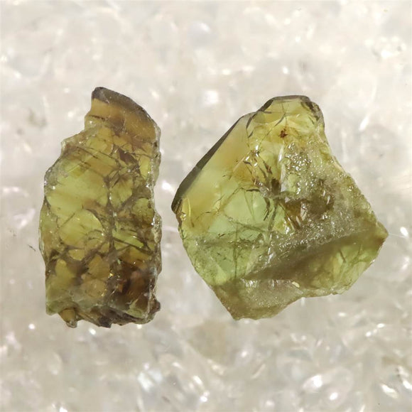 タンザニア モンド産  スフェーン 2個セット 16mm原石 2.65g (ID:83128)