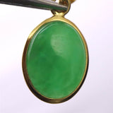 マダガスカル産 翡翠 ヒスイ 11mmオーバル ペンダントトップ 1.10g (ID:85191)