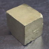 スペイン産 パイライト 黄鉄鉱  28mmキューブ 116.3g (ID:85887)