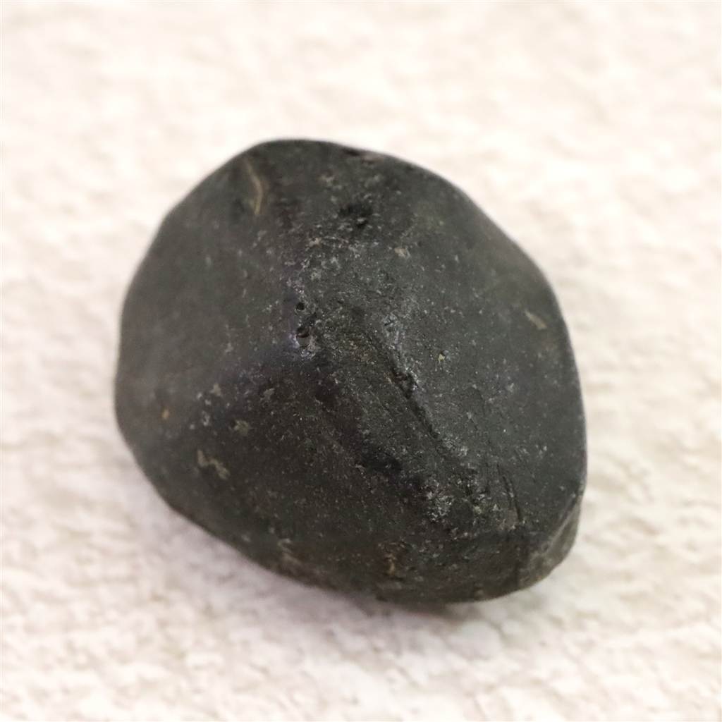 北海道 遠軽町産 黒曜石 27mm原石 12.8g (ID:86288) | 榎本通商