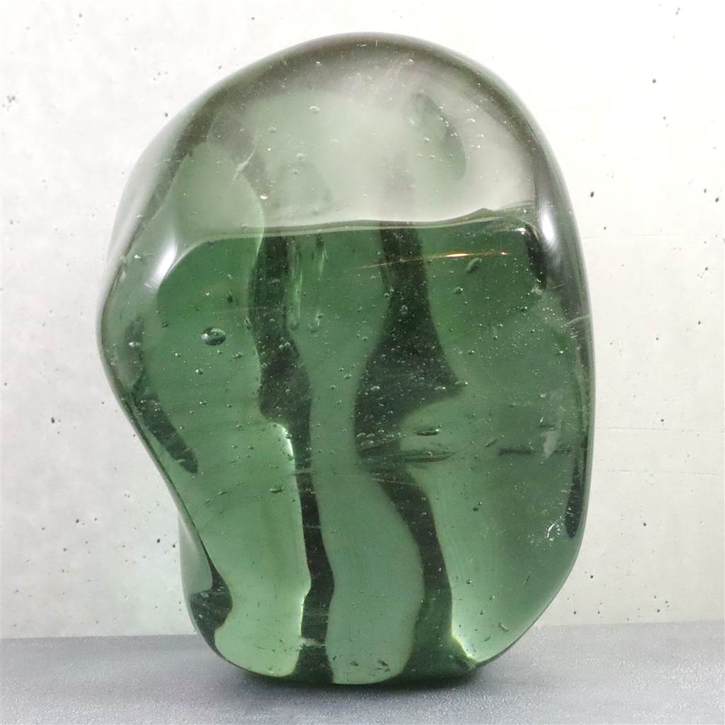 インドネシア産アンダラクリスタル ポリッシュ オリーブグリーン 1704g