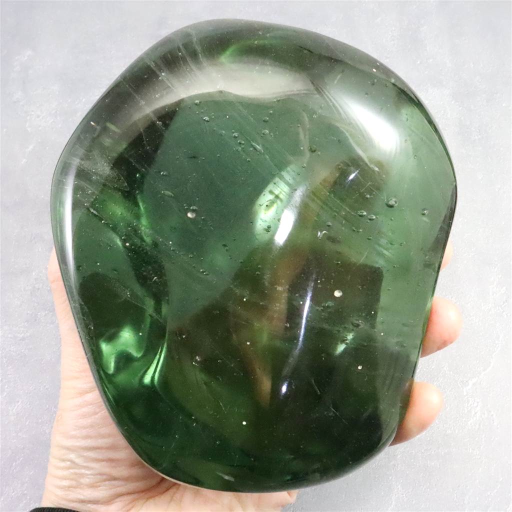 インドネシア産アンダラクリスタル ポリッシュ オリーブグリーン 1704g