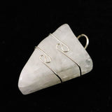 H&E社 ナトロライト 沸石  タンブル ペンダントトップ 6.9g (ID:87956)